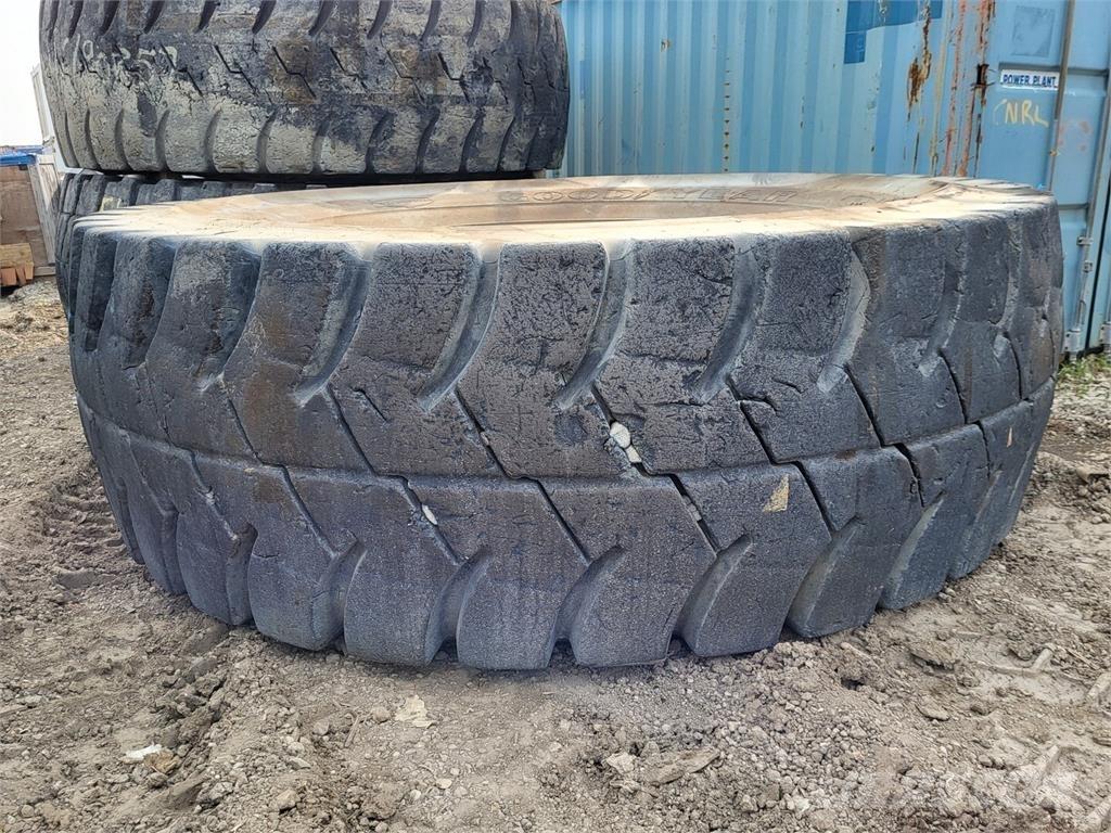 Goodyear RM-4B+ タイヤ、ホイル、リム
