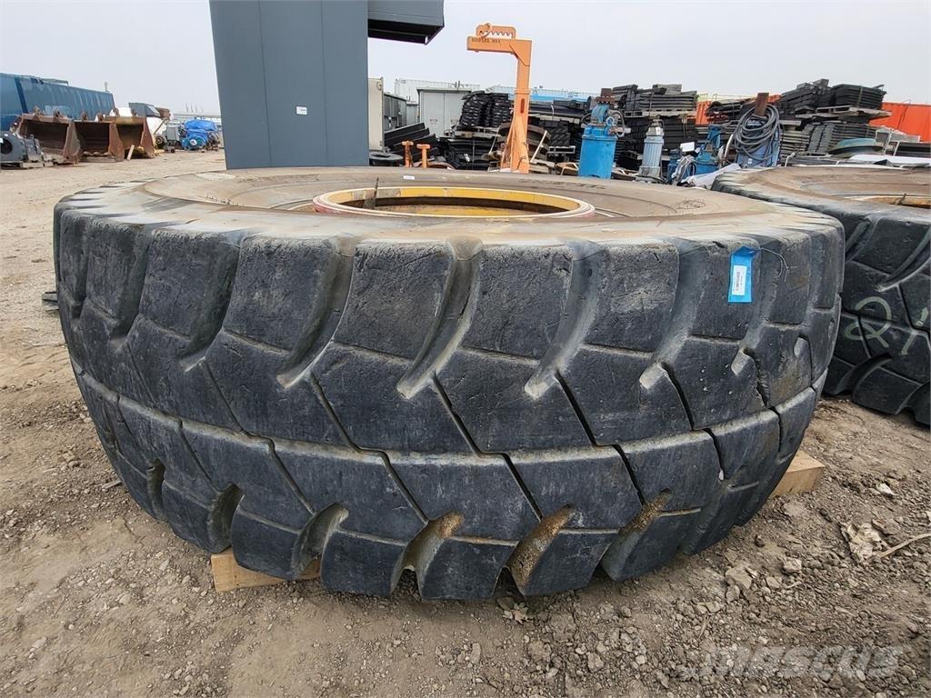 Goodyear RM-4B+ タイヤ、ホイル、リム