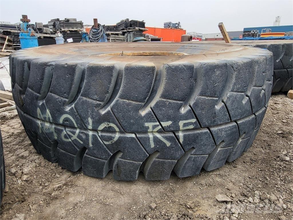 Goodyear RM-4B+ タイヤ、ホイル、リム