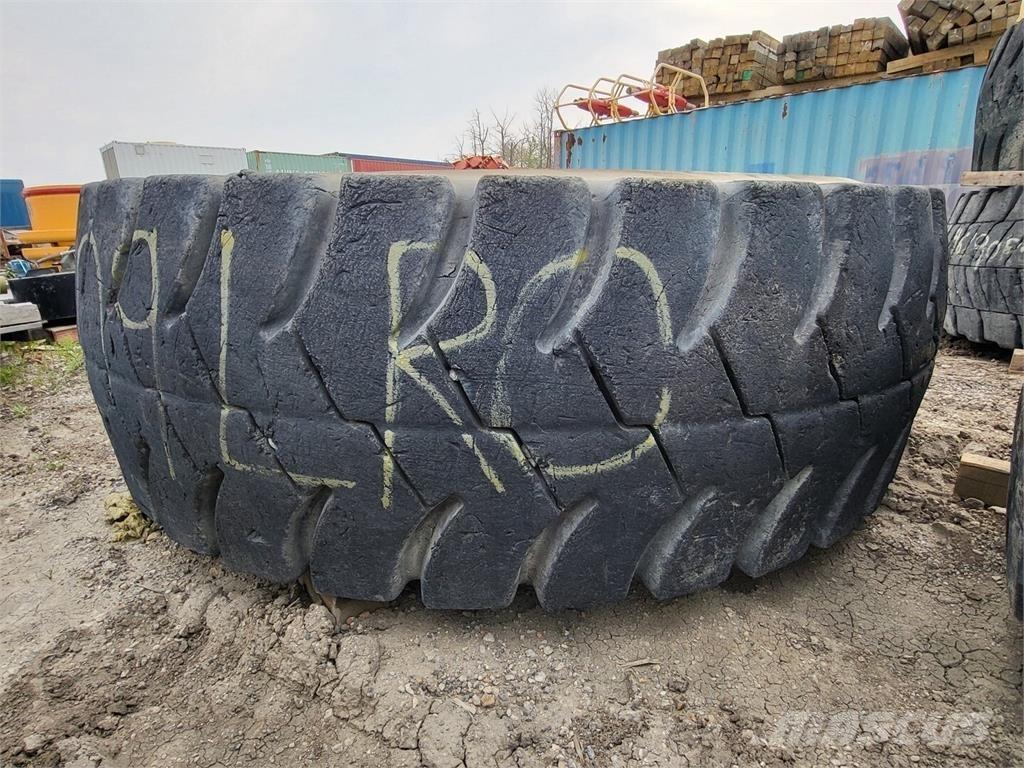 Goodyear RM-4B+ タイヤ、ホイル、リム