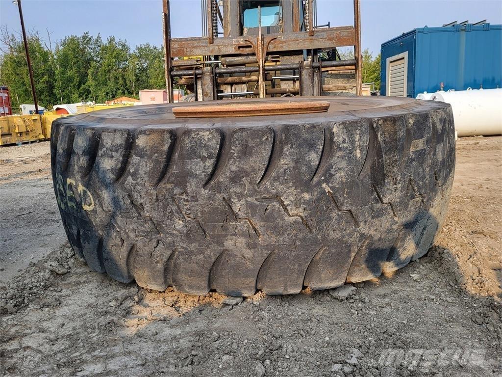Goodyear RM-4B+ タイヤ、ホイル、リム
