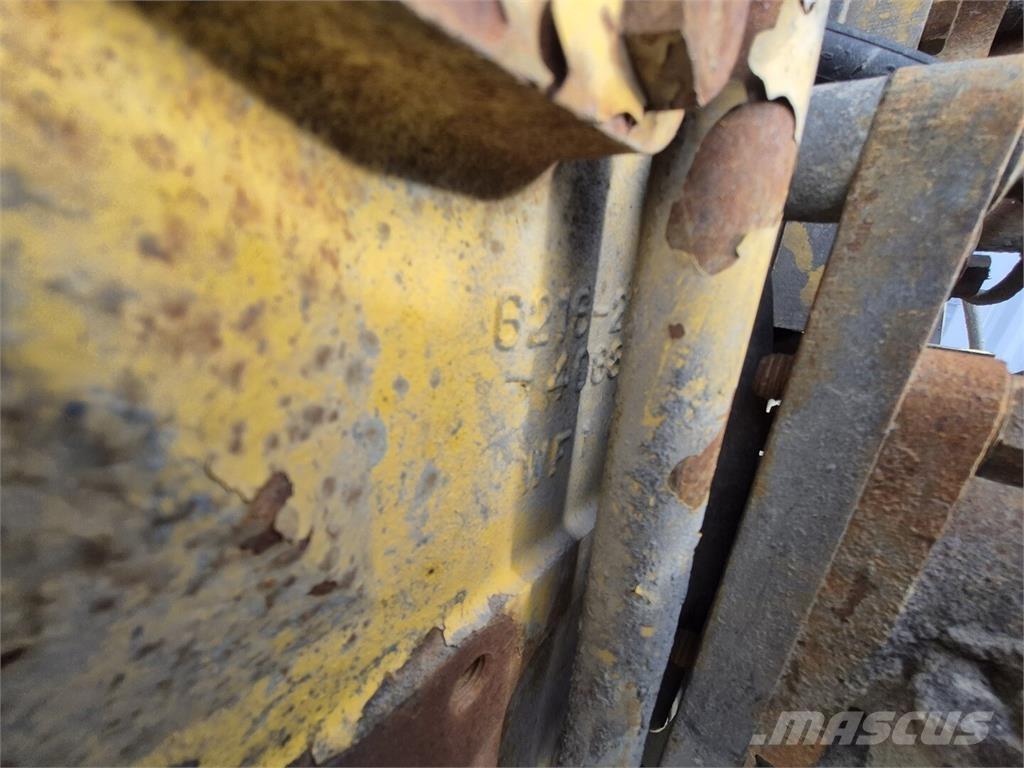 Komatsu  アーティキュレート式ダンプトラック