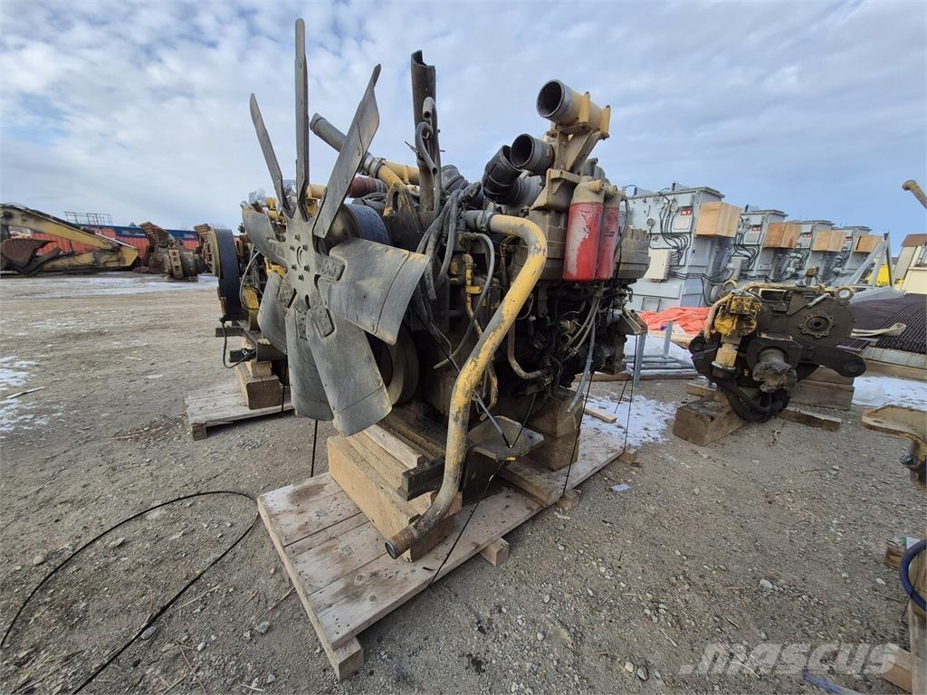 Komatsu  アーティキュレート式ダンプトラック