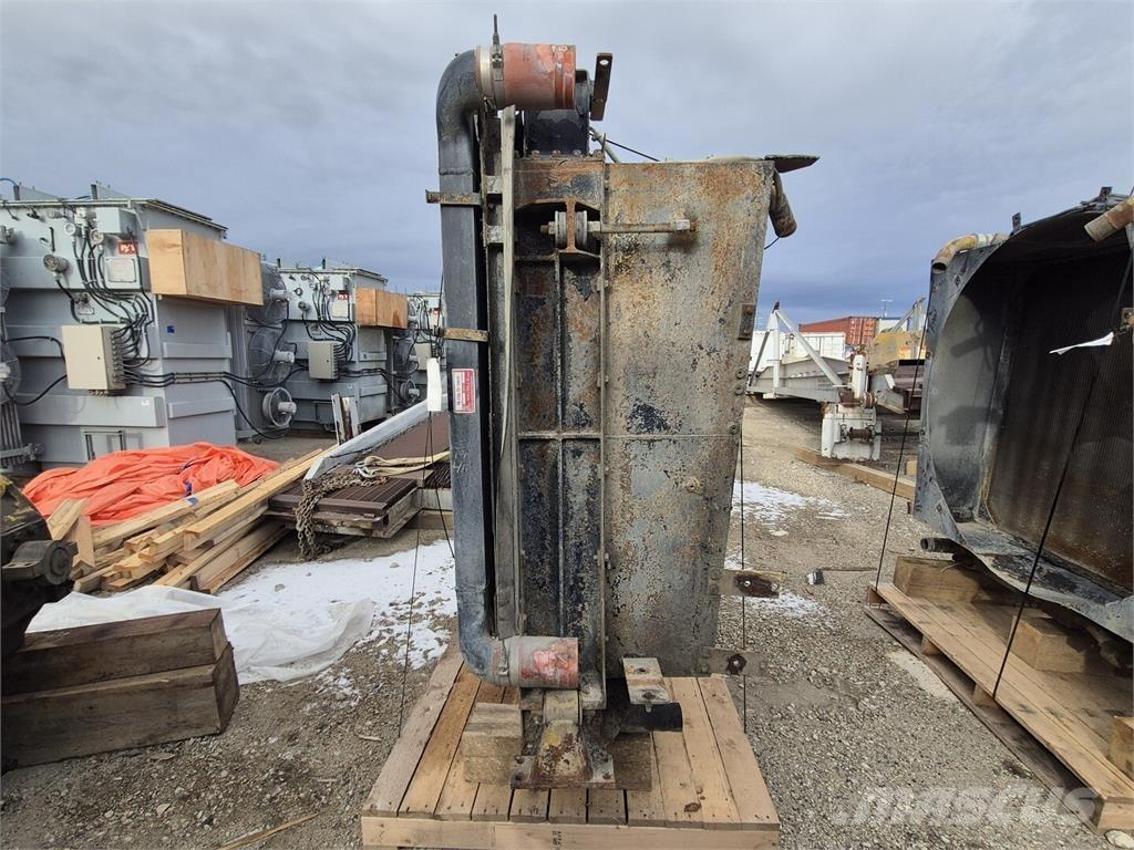 Komatsu  アーティキュレート式ダンプトラック