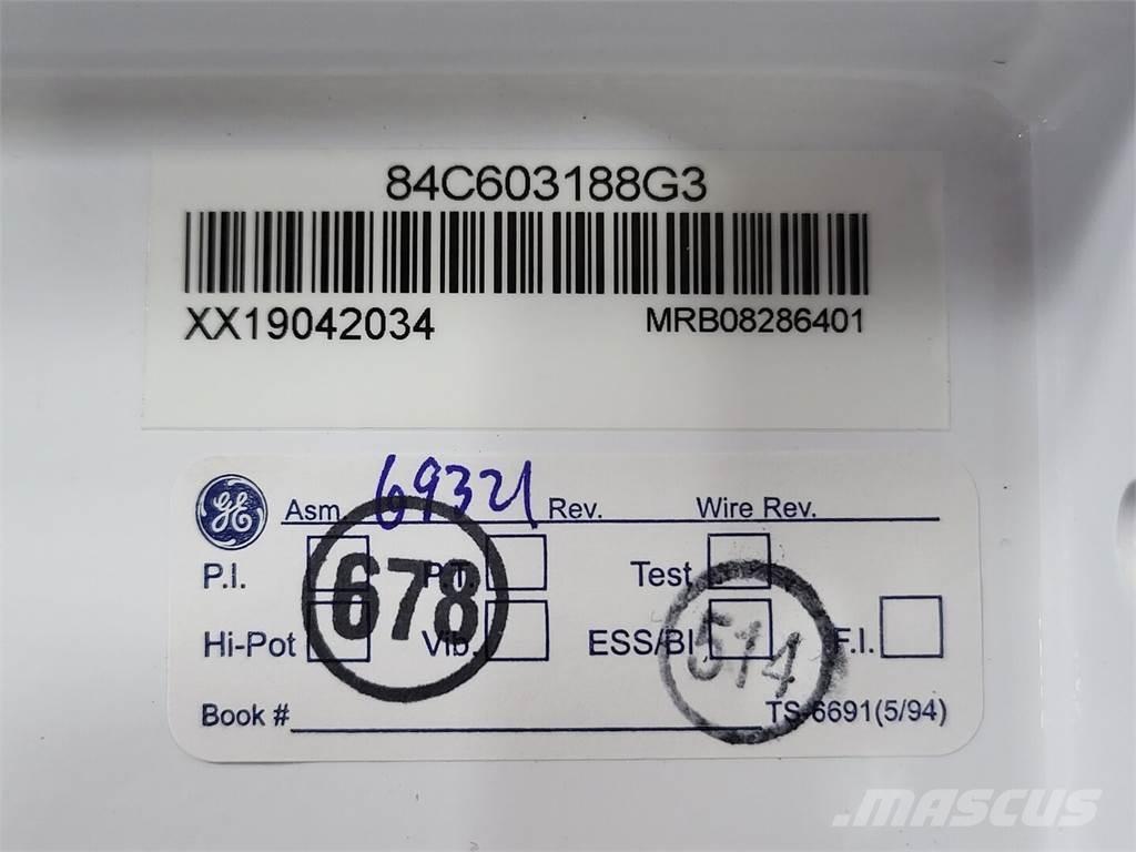 Komatsu 58E-43-00400 アーティキュレート式ダンプトラック