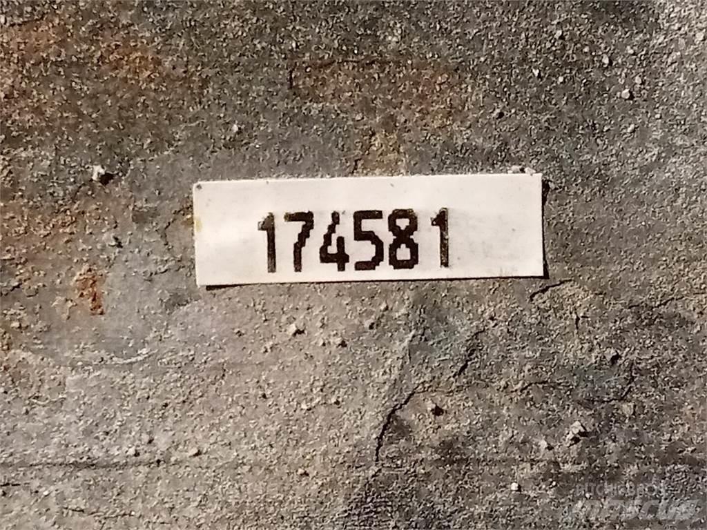 Komatsu PZKV174581 その他部品