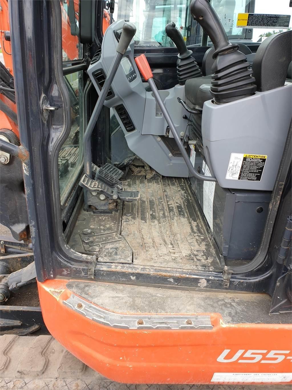 Kubota U55-4 ホイール式油圧ショベル（パワーショベル・ユンボ・バックホー）