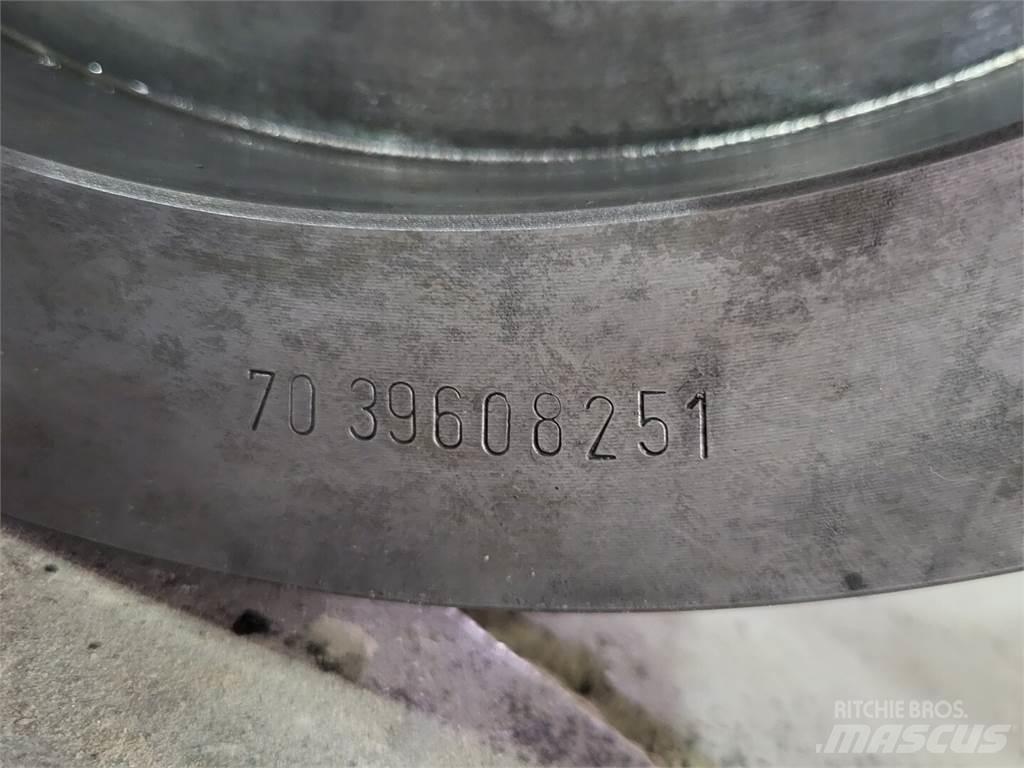 Metso HP300 クラッシャー固定式