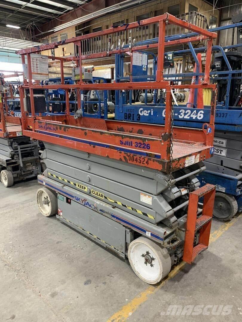 SkyJack SJIII 3226 シザースリフト