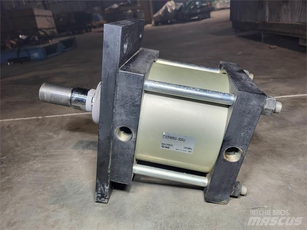 SMC CS1FN180-100J トラック・トレーラー - 　その他
