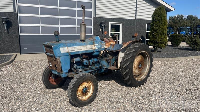 Ford 3000 トラクター