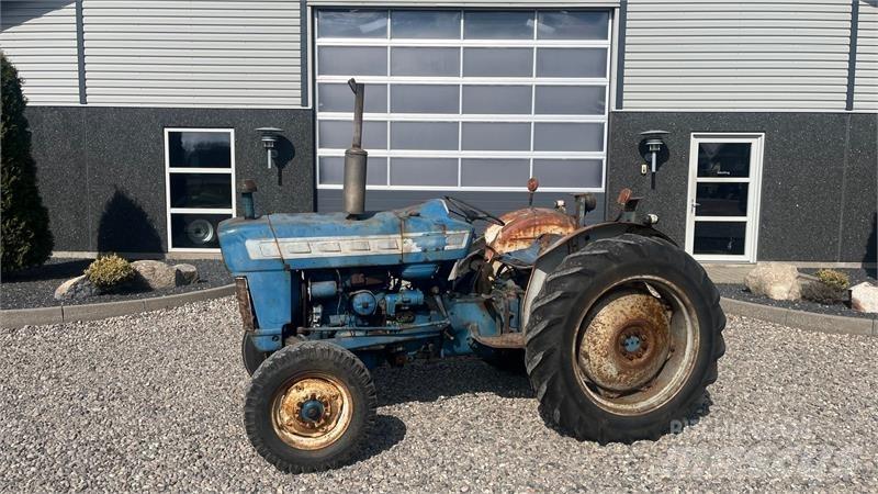 Ford 3000 トラクター