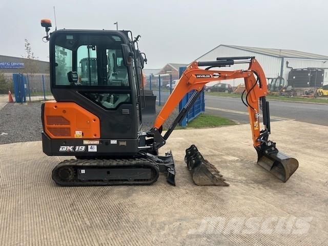 Develon DX19-7 大型油圧ショベル12t以上（パワーショベル・ユンボ）