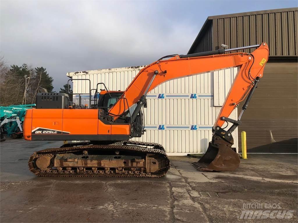 Develon Dx225lc-7 大型油圧ショベル12t以上（パワーショベル・ユンボ）