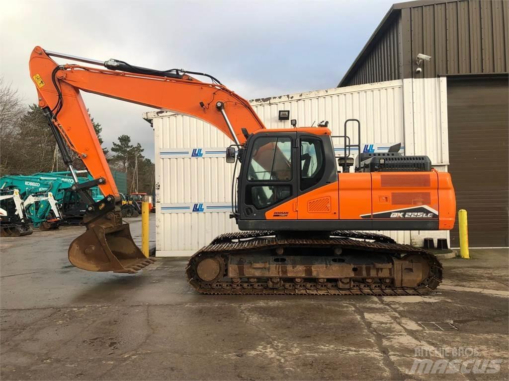 Develon Dx225lc-7 大型油圧ショベル12t以上（パワーショベル・ユンボ）