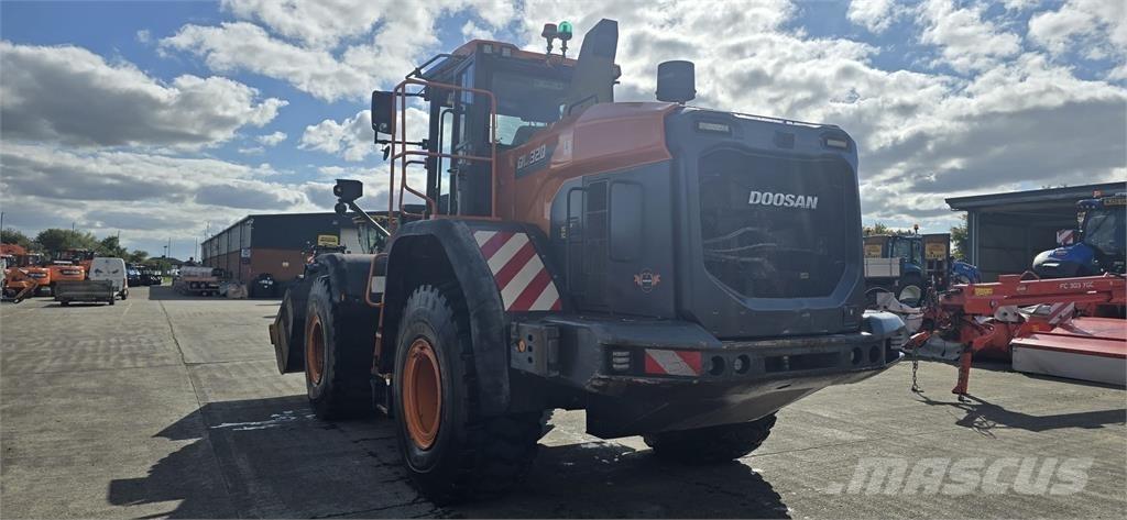 Doosan DL320-7 ホイールローダー・タイヤショベル
