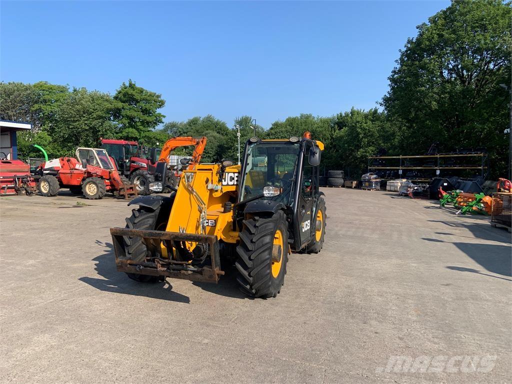 JCB 527-58 テレスコーピックハンドラー