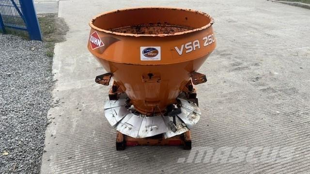 Kuhn Spreader ミネラル散布機