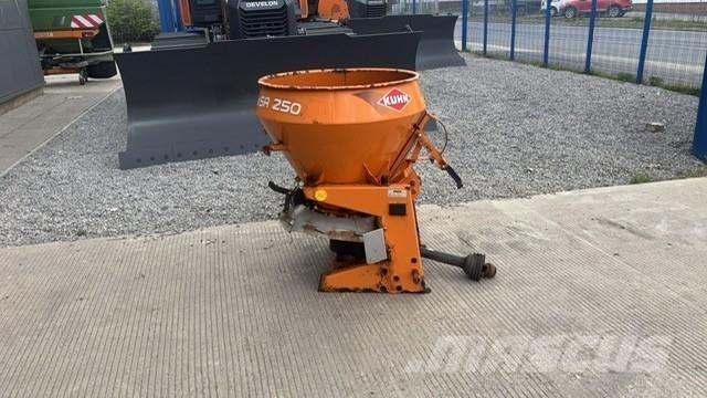 Kuhn Spreader ミネラル散布機