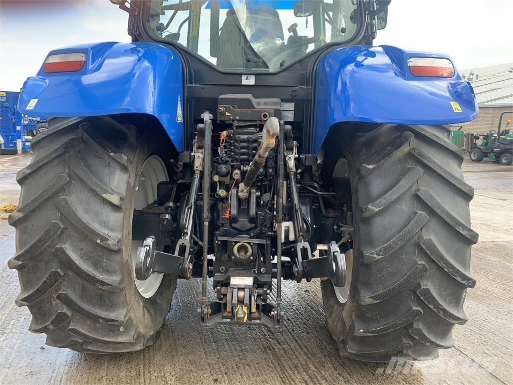New Holland T7.200 トラクター