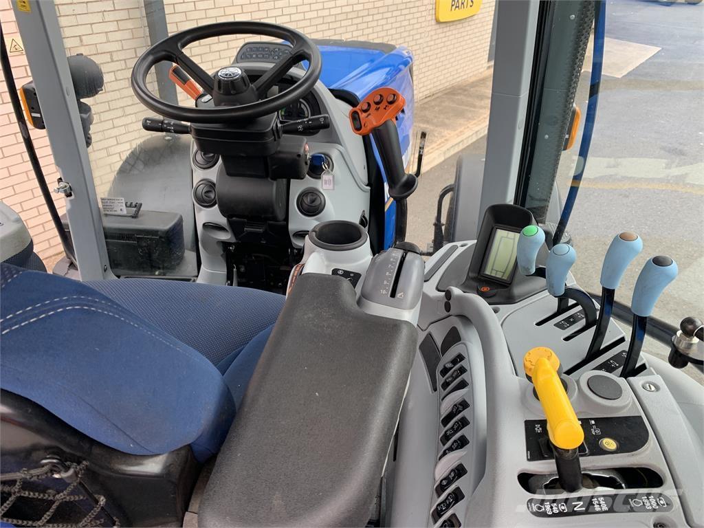 New Holland T7.210 トラクター