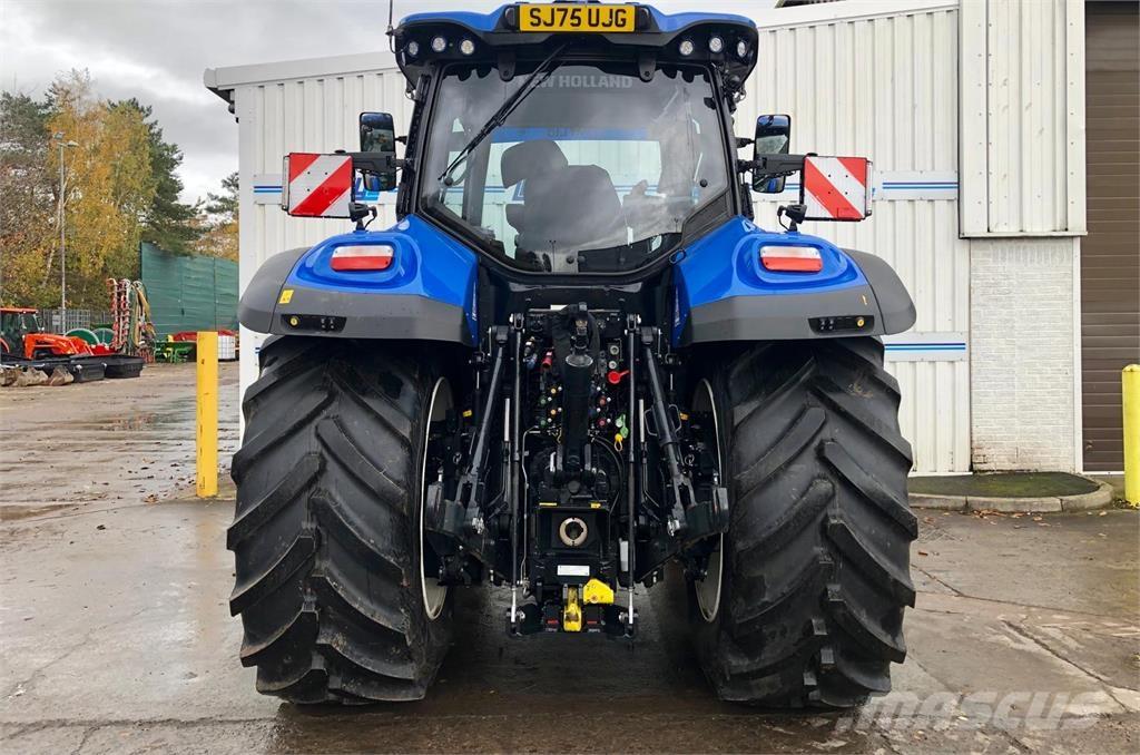New Holland T7.245 トラクター