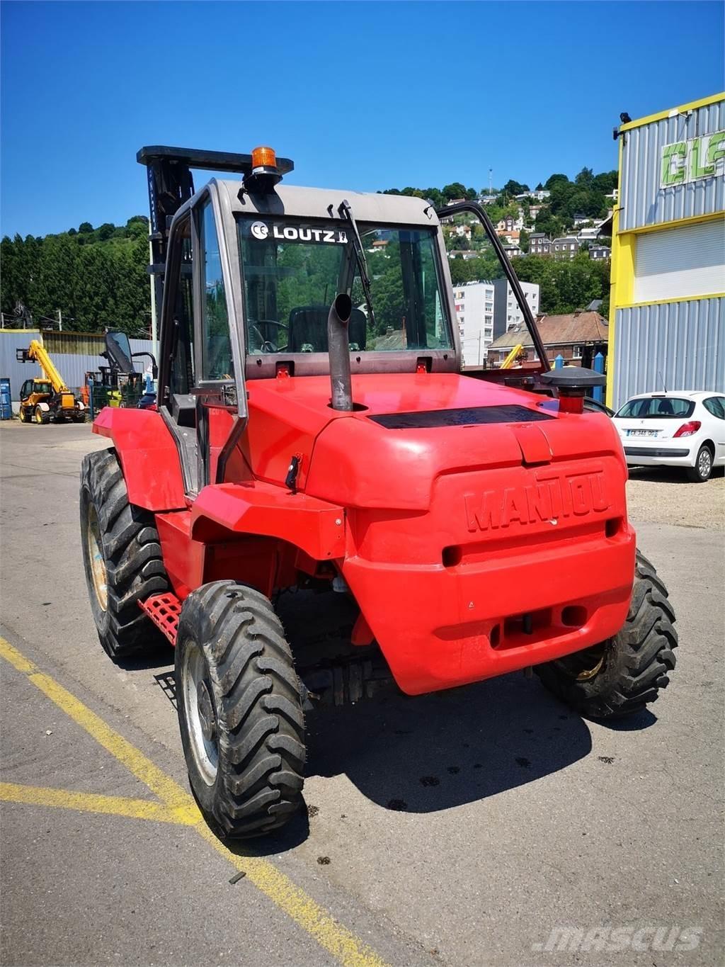 Manitou M26-4 ラフターテレントラック