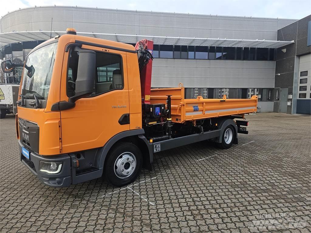 MAN TGL 8.220 クレーントラック、ユニック車