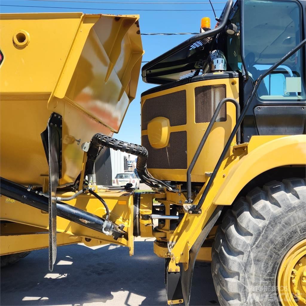 CAT 730 アーティキュレート式ダンプトラック