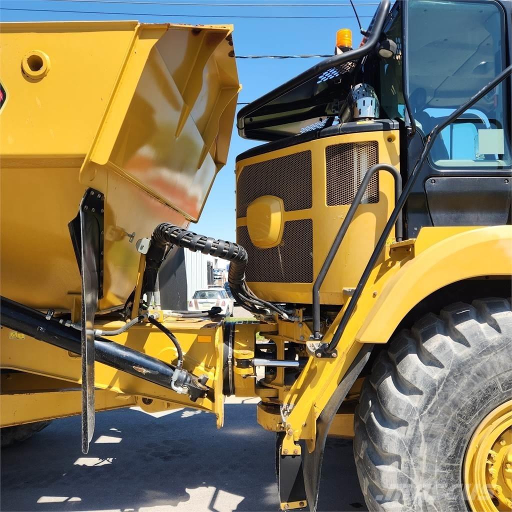 CAT 730C アーティキュレート式ダンプトラック
