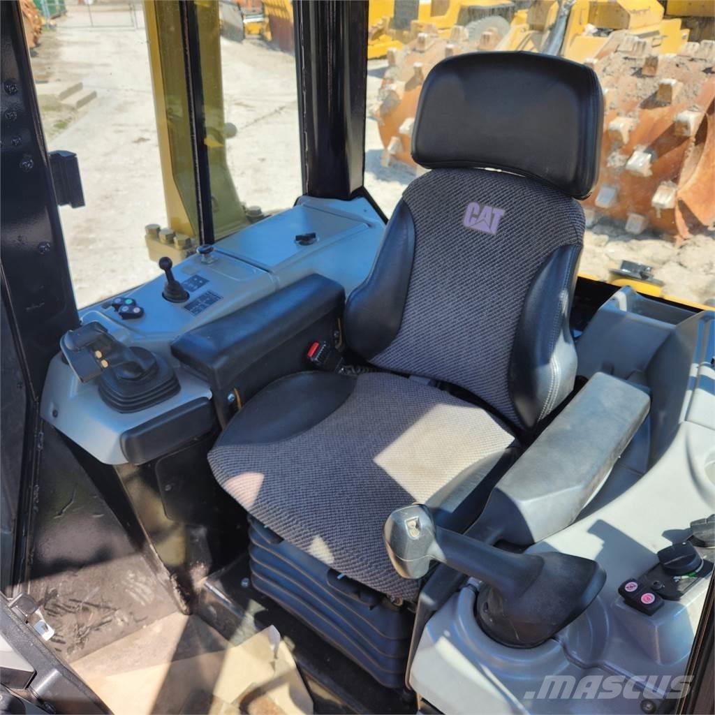 CAT D6N LGP ブルドーザー