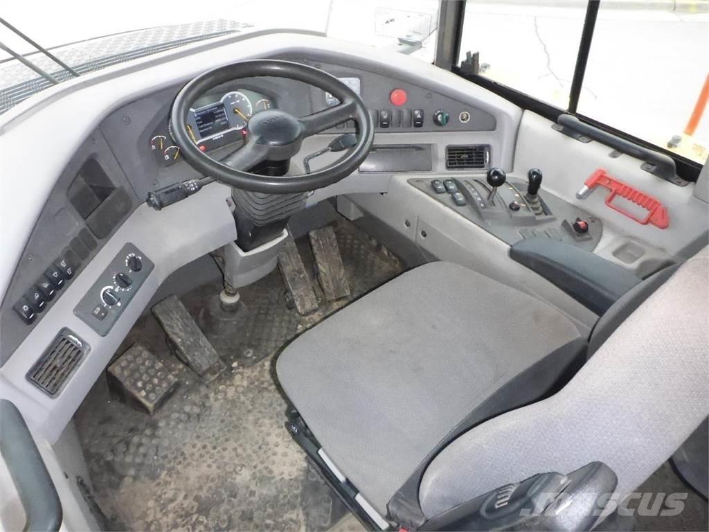 Volvo A25 アーティキュレート式ダンプトラック