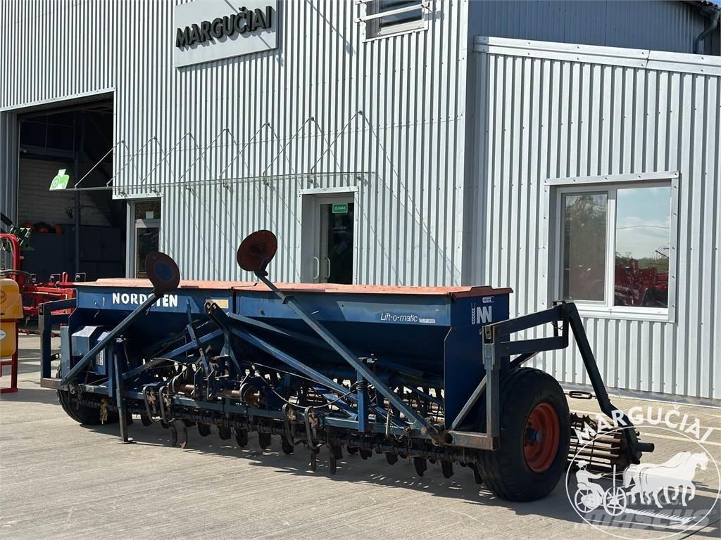 Nordsten CLF 400, 4 m. 農業機械 -　その他