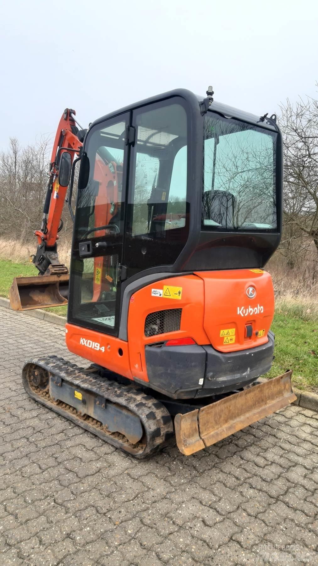 Kubota KX019-4 ミニ油圧ショベル 7t以下（ミニユンボ・ミニディガー）