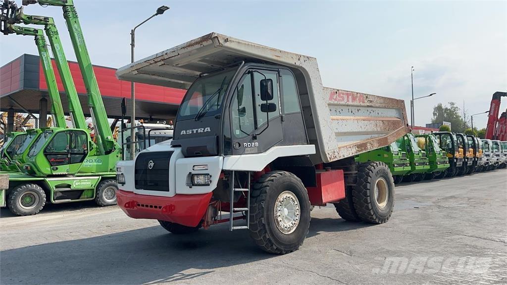 Astra RD28 4x2 サイト　ダンプ