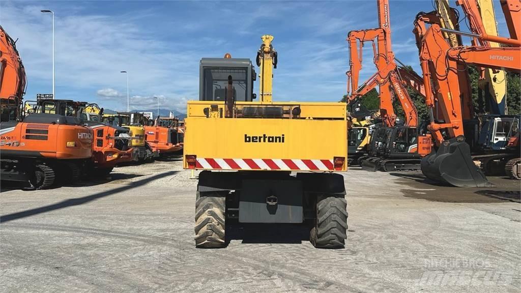 Bertani S3A 4X4 ホイール式油圧ショベル（パワーショベル・ユンボ・バックホー）