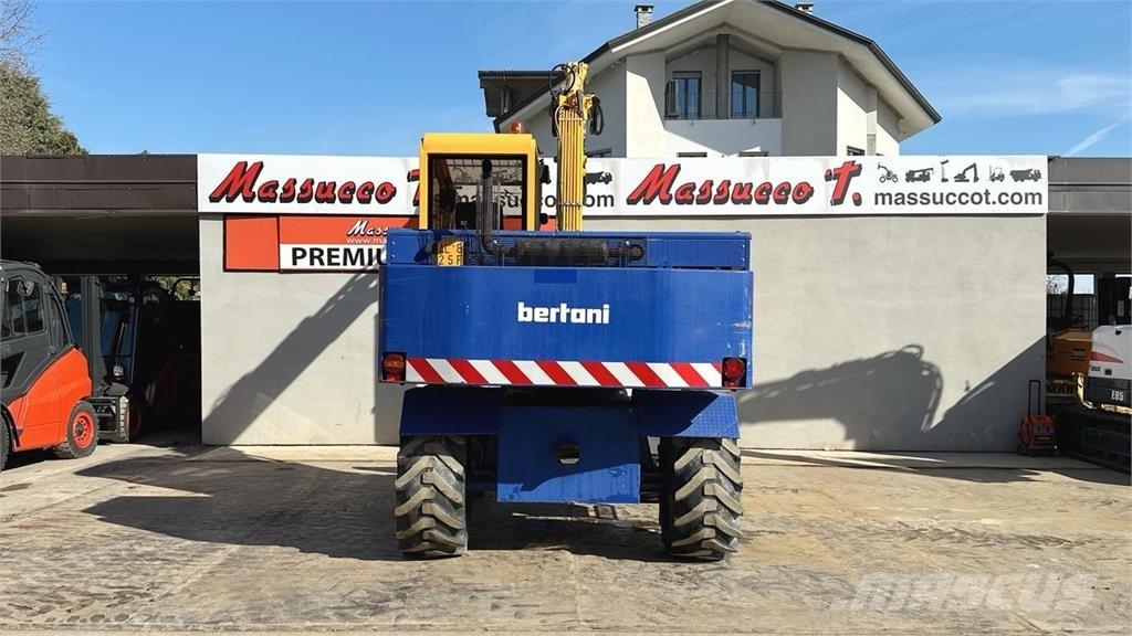 Bertani S3A 4x4 ホイール式油圧ショベル（パワーショベル・ユンボ・バックホー）