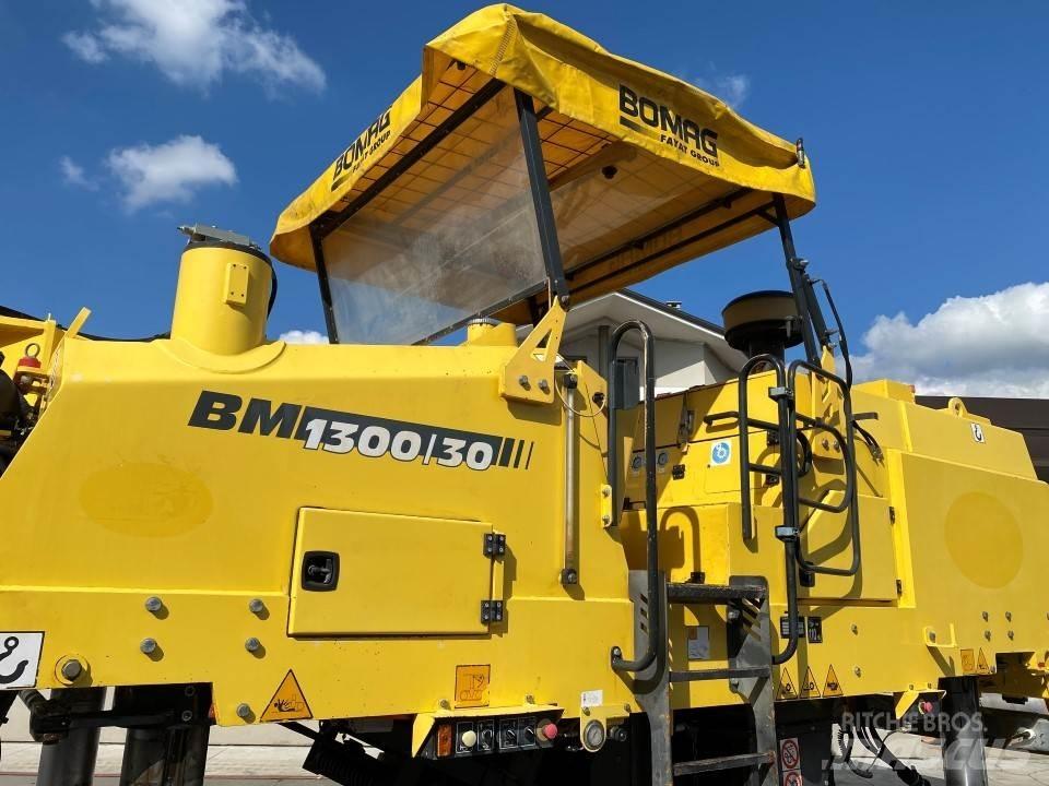 Bomag BM1300/30 アスファルトコールドミリングマシーン