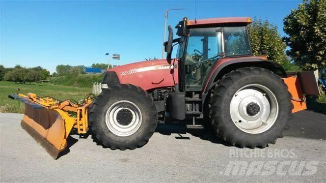 Case IH MXM190 スノーブレードとプラウ