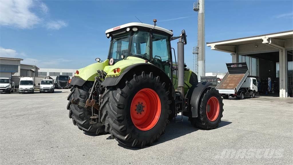 CLAAS AXION 810 4X4 スノーブレードとプラウ