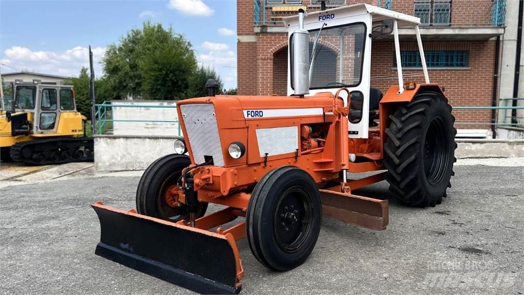 Ford 5600 4X2 ブルドーザー