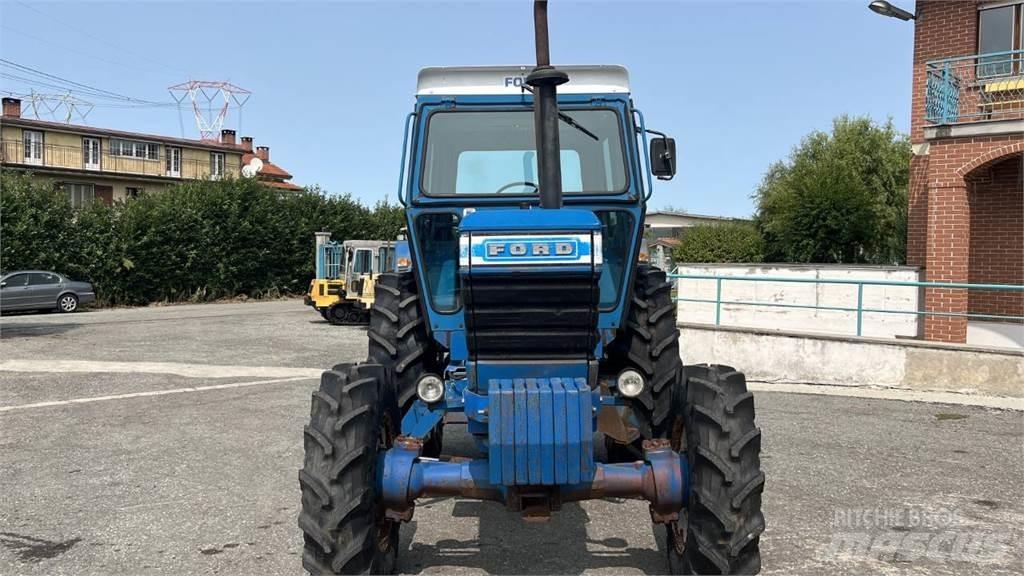 Ford 7700 4X4 スノーブレードとプラウ