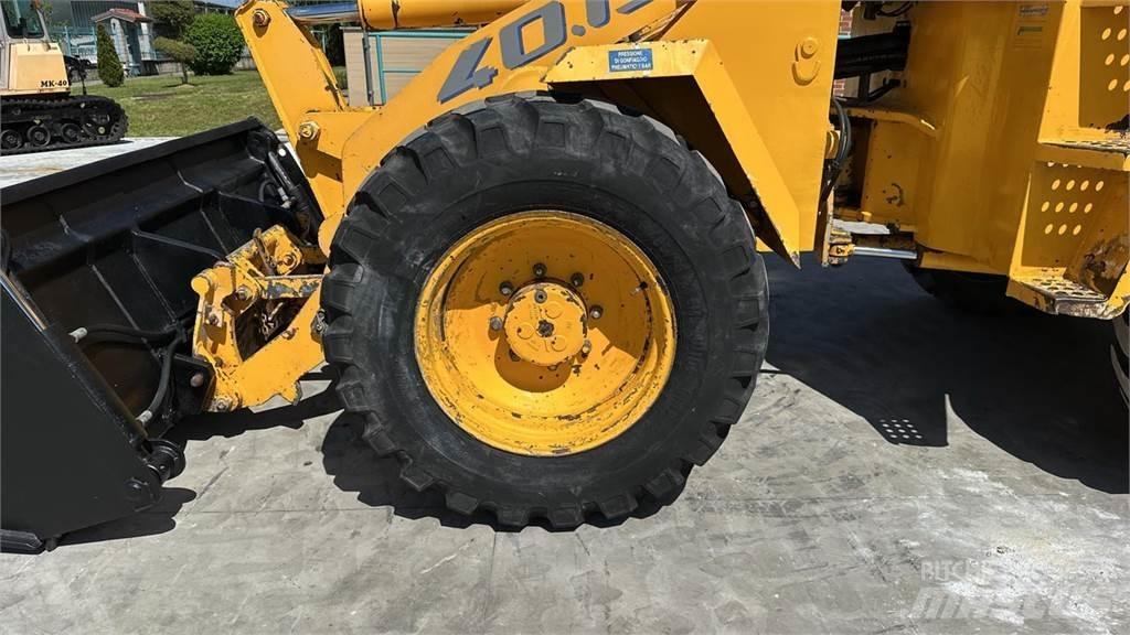 Foredil 40-13 4x4 バックホーローダー