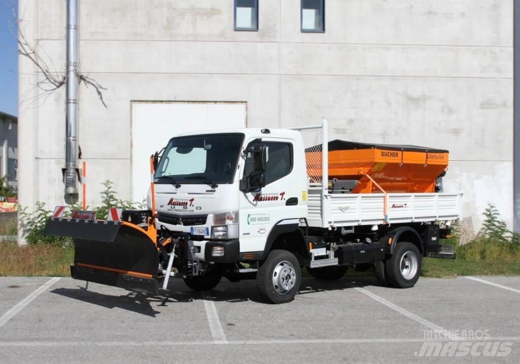Fuso Canter 6C18 スノーブレードとプラウ