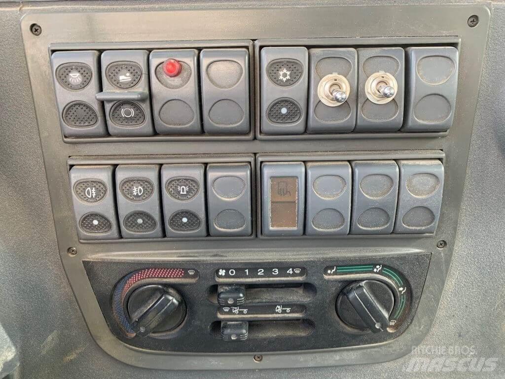 Fuso Canter 6C18 スノーブレードとプラウ