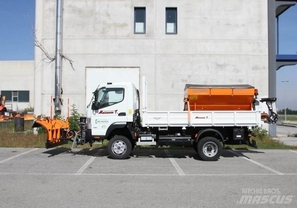 Fuso Canter 6C18 スノーブレードとプラウ
