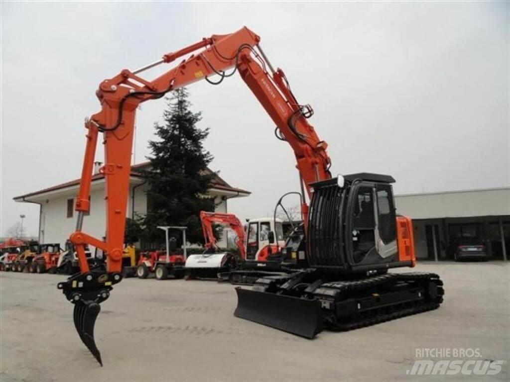 Hitachi ZX135 US-6 林業油圧ショベル（パワーショベル・ユンボ・バックホー）