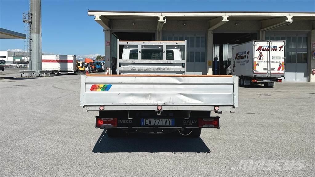 Iveco DAILY 35C13 4X2 その他トラック