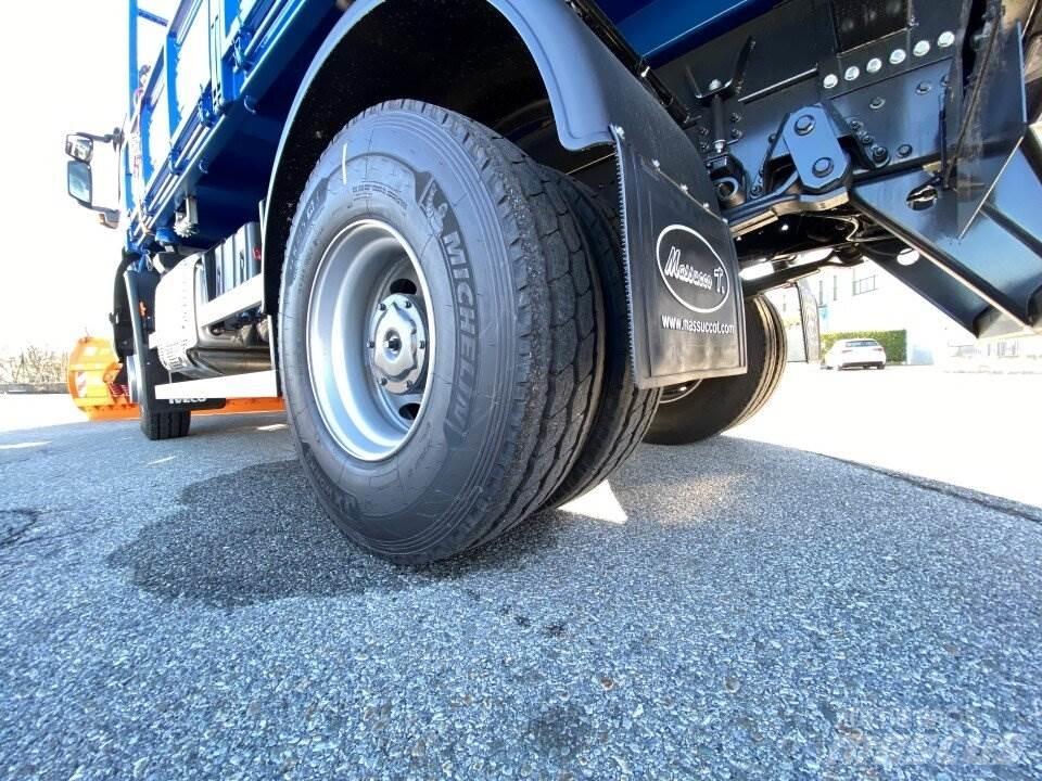 Iveco TRAKKER 360 スノーブレードとプラウ