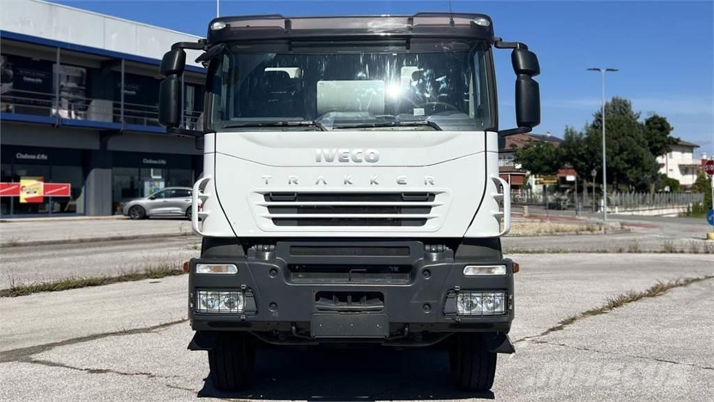 Iveco Trakker 410 8X4 ミキサー車